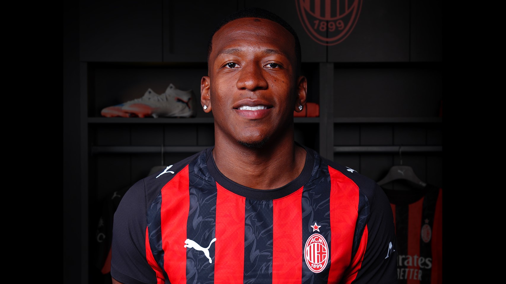 Pervis Estupiñan AC Milan