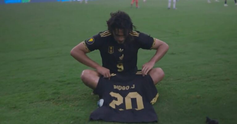 Raúl Jiménez marca na final da Gold Cup e faz homenagem a Diogo Jota