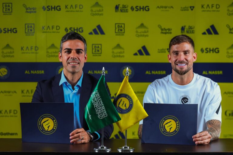 Iñigo Martínez troca Barcelona por Al Nassr de Jorge Jesus