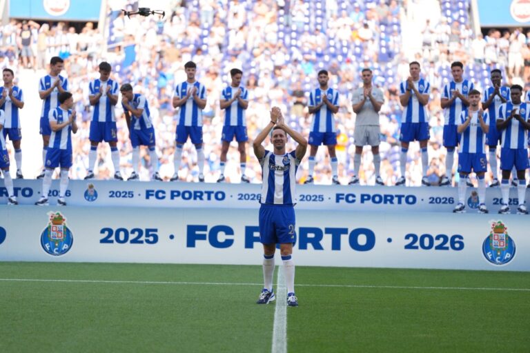 Luuk de Jong revela ter rejeitado abordagens de clubes antes de rumar ao FC Porto
