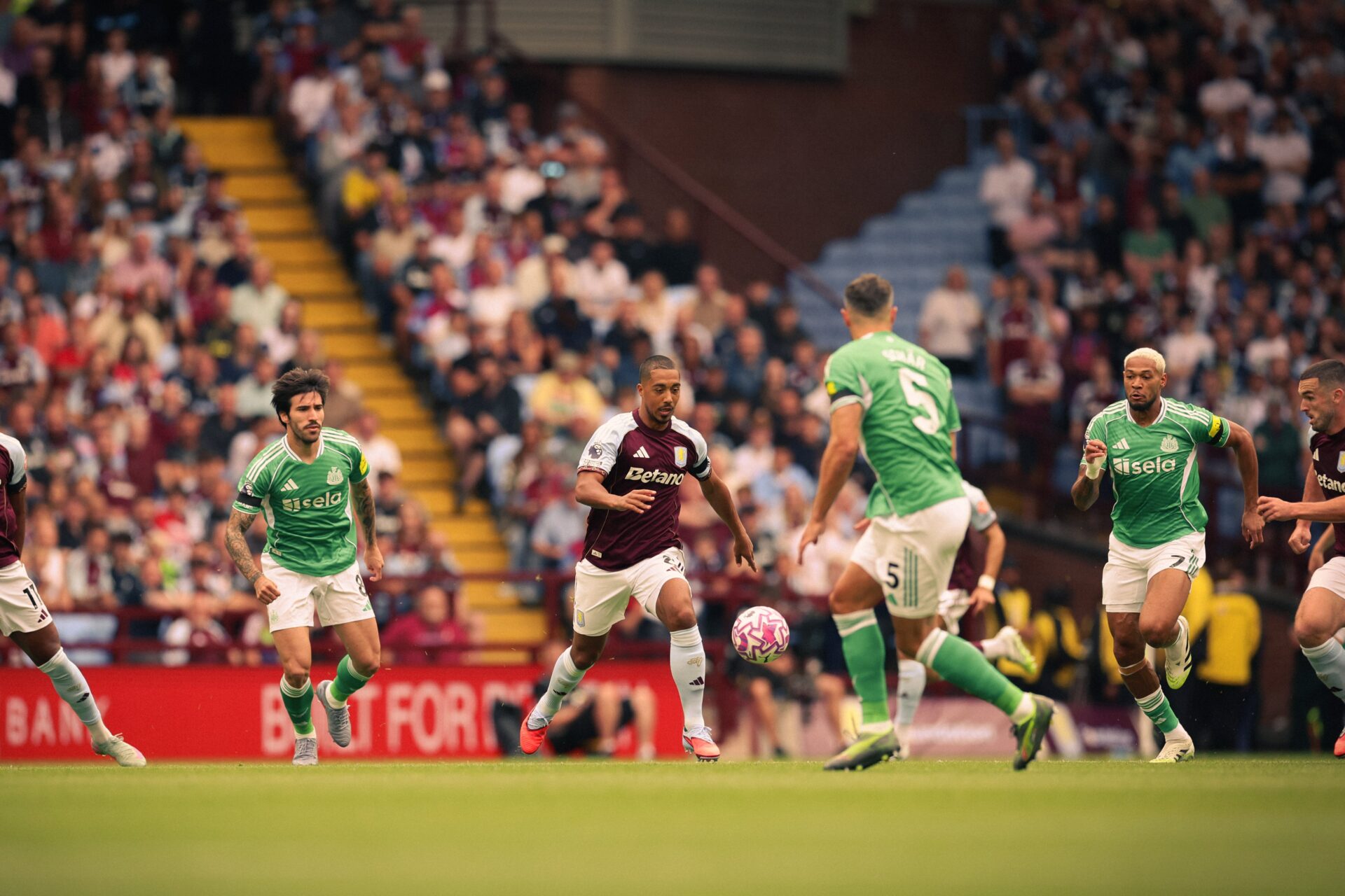 Aston Villa x Newcastle