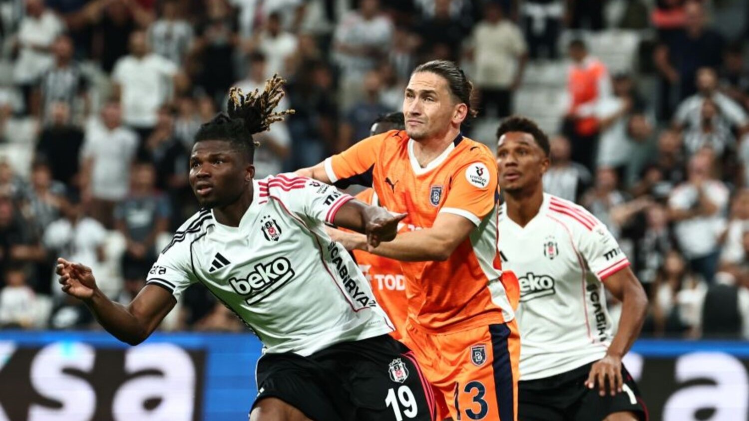 Besiktas Basaksehir jogadores