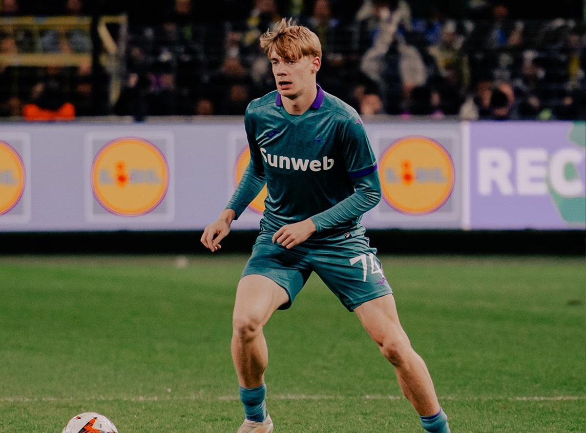 Nathan de Cat com a camisola do Anderlecht